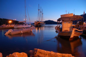 Отель Patras Rooms  Фурни
